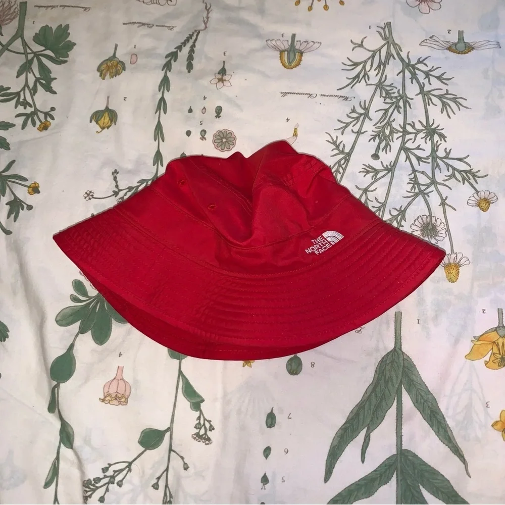 North face youth red bucket hat